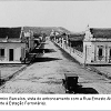 Rua Ramiro Barcelos, vista do entroncamento com a Rua Ernesto Alves (em frente à Estação Ferroviária).